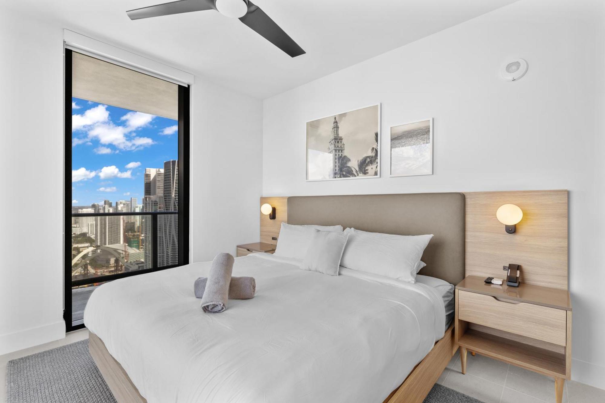 Luxury 45th-floor With Stunning Views Apartment *
