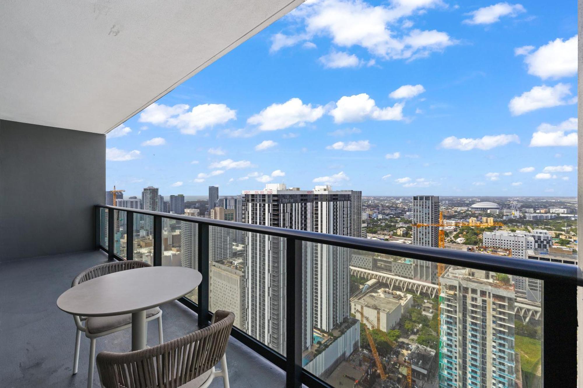 Apartment Luxury 45th-floor With Stunning Views