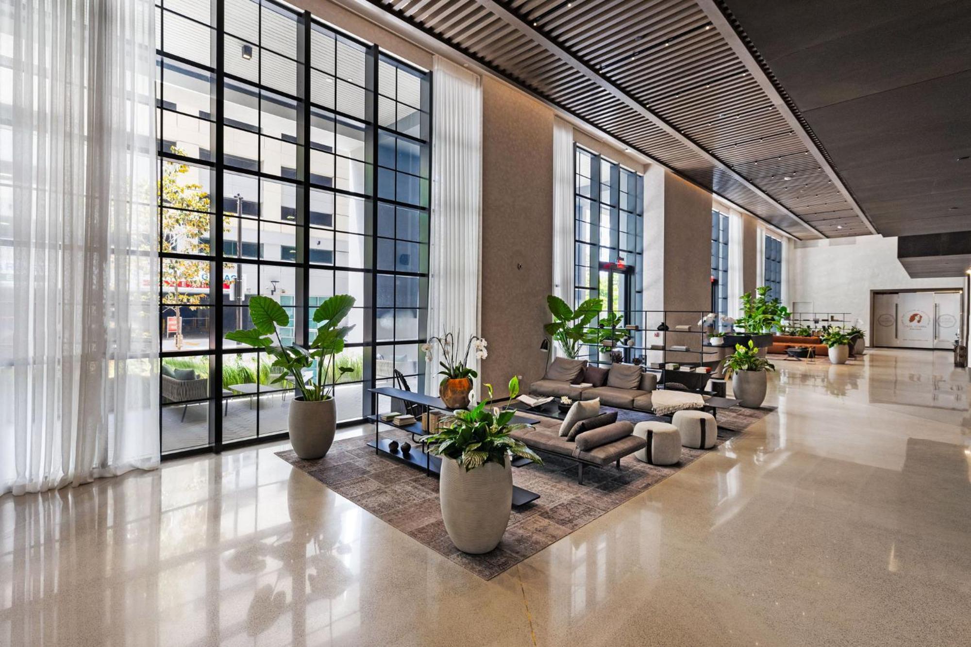Luxury 45th-floor With Stunning Views Apartment
