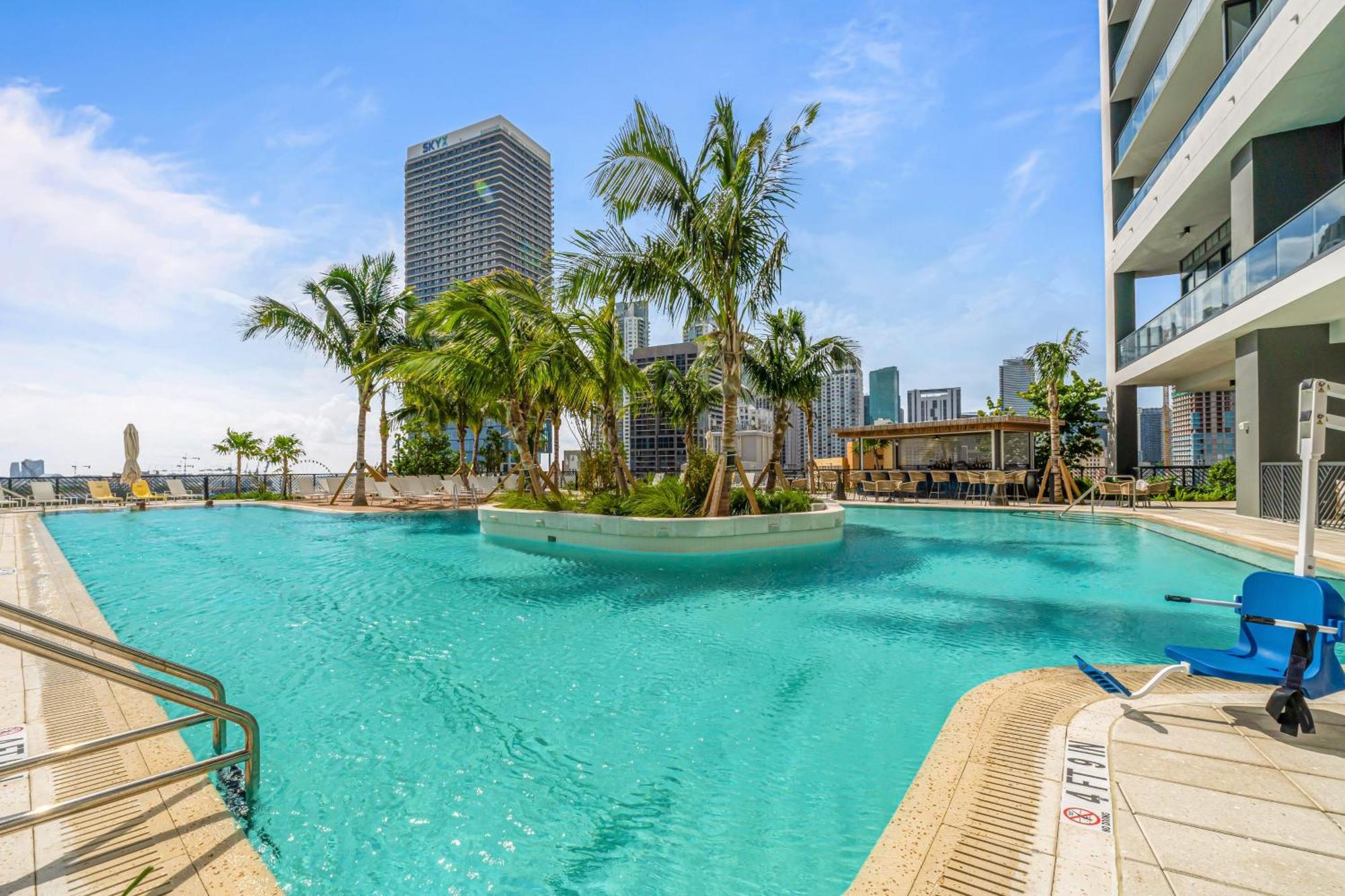 Luxury 45th-floor With Stunning Views Apartment *