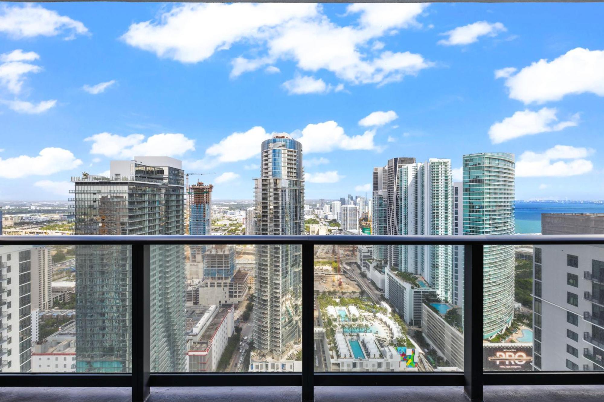 Apartment Luxury 45th-floor With Stunning Views