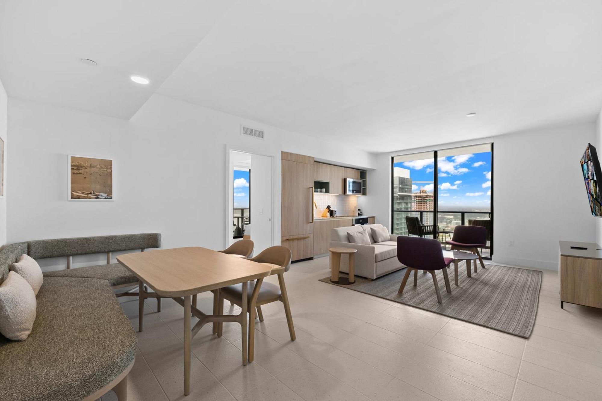 Luxury 45th-floor With Stunning Views Apartment